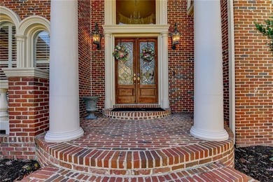An extraordinary expression of luxury living, this magnificent - photo 4