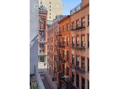 A Landmark in the Sky: The Footbridge Mansion at 9 Jay Street - photo 20