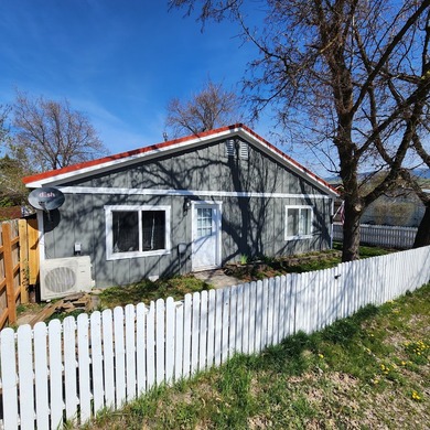 Well-maintained 2 bed, 1 bath home in Plains, MT, just a short - photo 2