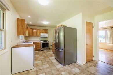 Perfect Easy Living in a Highly Desirable Location! This - photo 11