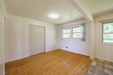 Perfect Easy Living in a Highly Desirable Location! This - photo 12