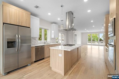 Stunning modern new construction new foundation unit in the - photo 12