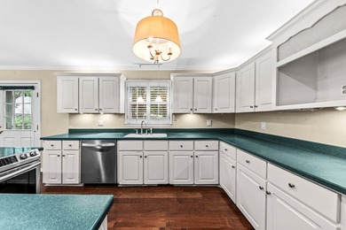 Welcome to lake living at its finest! Located on Lake Sinclair - photo 15