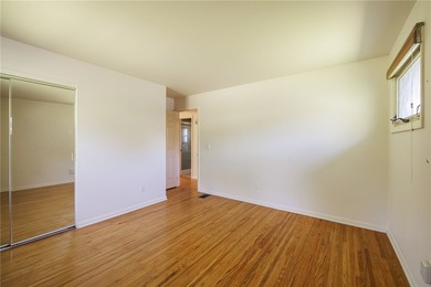 Perfect Easy Living in a Highly Desirable Location! This - photo 17