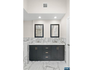 Stunning modern new construction new foundation unit in the - photo 17