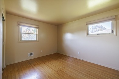 Perfect Easy Living in a Highly Desirable Location! This - photo 19