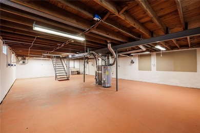 Perfect Easy Living in a Highly Desirable Location! This - photo 22
