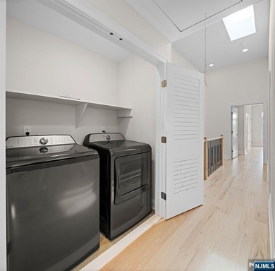 Stunning modern new construction new foundation unit in the - photo 25