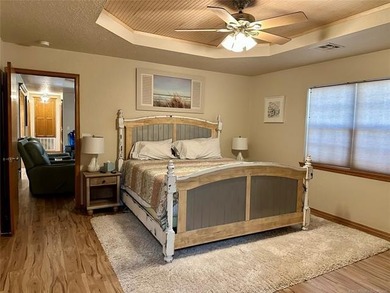 Beautiful 3 bedroom, 2 bathroom home situated on a spacious - photo 11