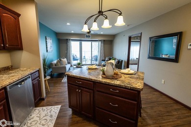 MOTIVATED SELLER!! Discover easy living in this beautifully - photo 12