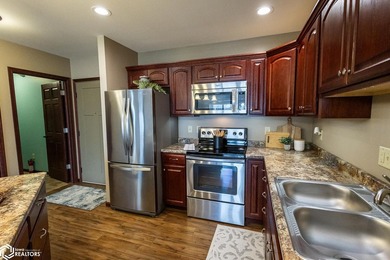 MOTIVATED SELLER!! Discover easy living in this beautifully - photo 14
