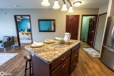 MOTIVATED SELLER!! Discover easy living in this beautifully - photo 18