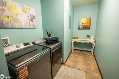 MOTIVATED SELLER!! Discover easy living in this beautifully - photo 20