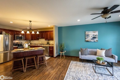 MOTIVATED SELLER!! Discover easy living in this beautifully - photo 24