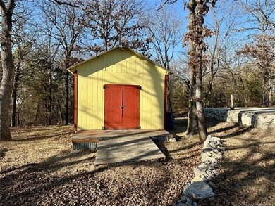 Beautiful 3 bedroom, 2 bathroom home situated on a spacious - photo 25