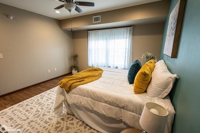 MOTIVATED SELLER!! Discover easy living in this beautifully - photo 29
