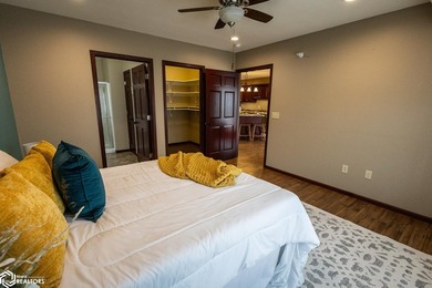 MOTIVATED SELLER!! Discover easy living in this beautifully - photo 30