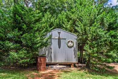 Dollbaby turnkey lake property! SUPERB LOCATION! Just bring your - photo 35