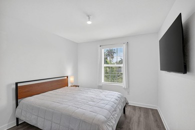Modern Lakeside Living in Lake Worth | Gated Community 6933 - photo 36