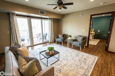 MOTIVATED SELLER!! Discover easy living in this beautifully - photo 37