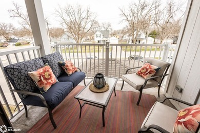 MOTIVATED SELLER!! Discover easy living in this beautifully - photo 38