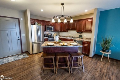 MOTIVATED SELLER!! Discover easy living in this beautifully - photo 45