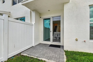 Modern Lakeside Living in Lake Worth | Gated Community 6933 - photo 45