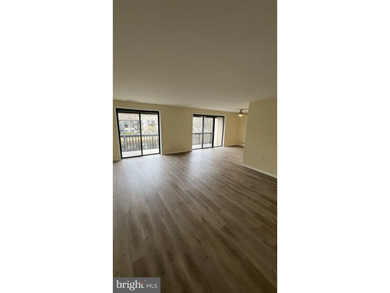 Welcome home to this beautifully refreshed top-level - photo 4