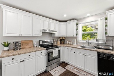 Updated Home in Prime Norwalk Location! This beautifully - photo 7