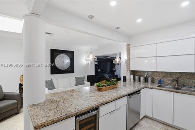 Beautifully updated 3 bedroom, 3 bathroom home centrally located - photo 12