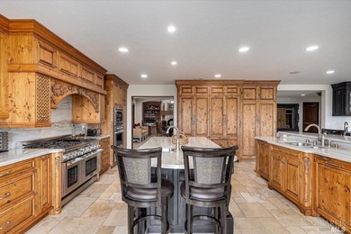 Experience luxurious Napa Valley living in this completely - photo 23