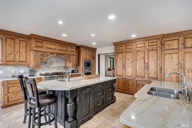 Experience luxurious Napa Valley living in this completely - photo 25