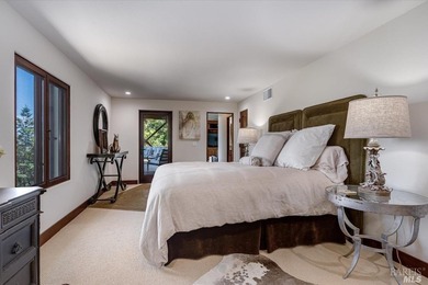 Experience luxurious Napa Valley living in this completely - photo 41