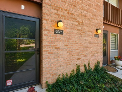 Private, move-in-ready end unit with a smart, easy-living layout - photo 3