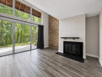 Private, move-in-ready end unit with a smart, easy-living layout - photo 4