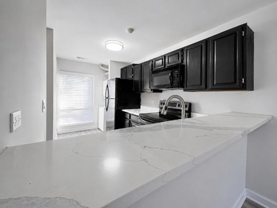 Private, move-in-ready end unit with a smart, easy-living layout - photo 7