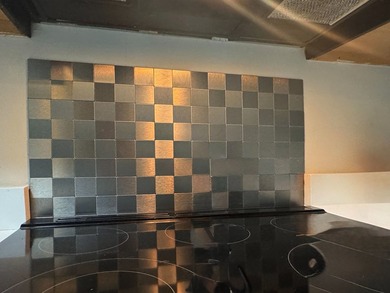 Private, move-in-ready end unit with a smart, easy-living layout - photo 8