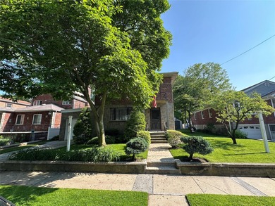 (private lake, pond, coastal) Home Sale Pending in Flushing New York