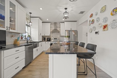Welcome to Oakland Lake Estates! This beautifully remodeled 4BR - photo 4