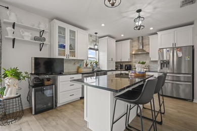Welcome to Oakland Lake Estates! This beautifully remodeled 4BR - photo 5