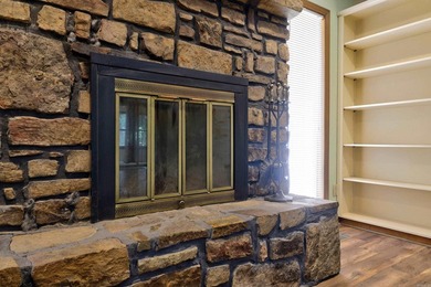 Meticulously updated and mechanically sound home in a private - photo 12