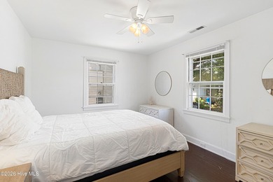 Classic cottage located in Morehead City, just a few blocks from - photo 12