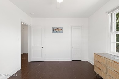 Classic cottage located in Morehead City, just a few blocks from - photo 15