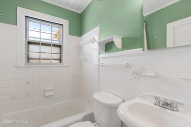 Classic cottage located in Morehead City, just a few blocks from - photo 16