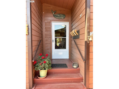 Ocean views. Vaulted ceilingspletely updated. Ready to rent or - photo 16