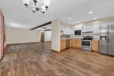 Meticulously updated and mechanically sound home in a private - photo 17