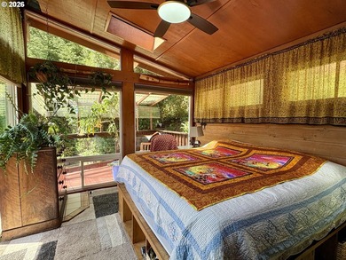 Ocean views. Vaulted ceilingspletely updated. Ready to rent or - photo 17