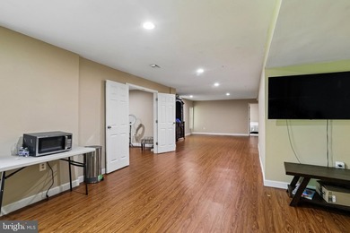 Welcome to refined living in the prestigious Beech Tree Gated - photo 18