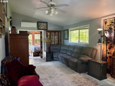 Ocean views. Vaulted ceilingspletely updated. Ready to rent or - photo 20
