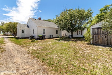 Classic cottage located in Morehead City, just a few blocks from - photo 21
